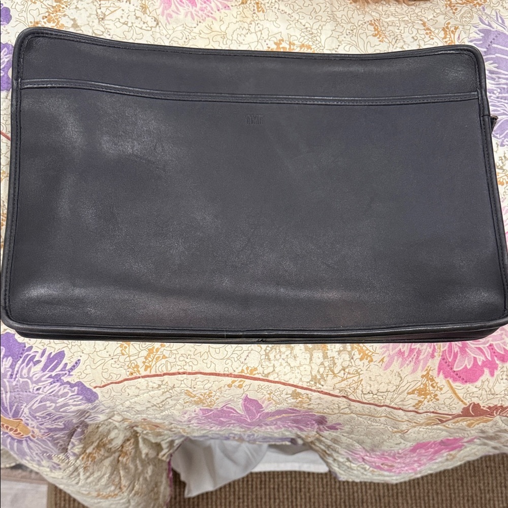 Elegant Black Leather Men's Bag
